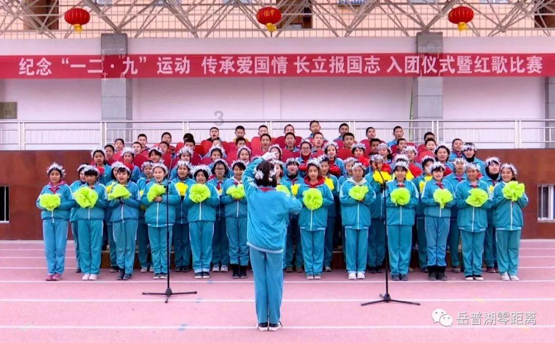 巴菲特在2008年慈善拍卖午餐上谈论了些什么？